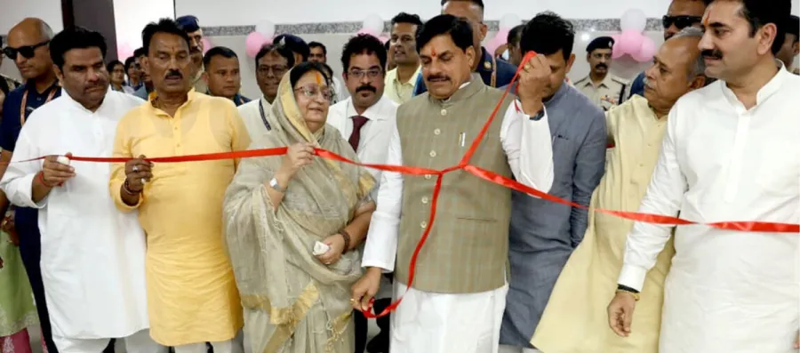 mp-cm-yadav-opens-inr-83-13-cr-300-bed-district-hospital-in-indore-expanding-advanced-public-healthcare