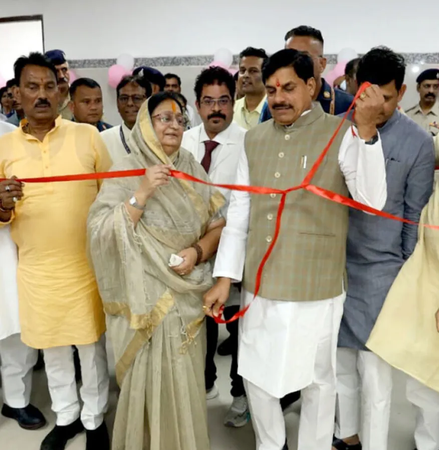 mp-cm-yadav-opens-inr-83-13-cr-300-bed-district-hospital-in-indore-expanding-advanced-public-healthcare