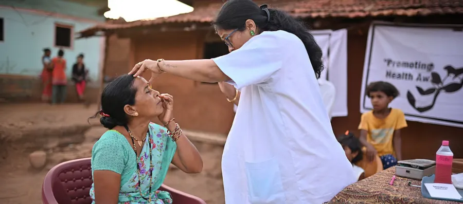 aravind-eye-hospital-doctor-develops-low-cost-smartphone-tool-for-remote-cataract-detection
