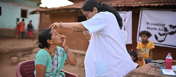 Aravind Eye Hospital Doctor Develops Low-Cost Smartphone Tool for Remote Cataract Detection